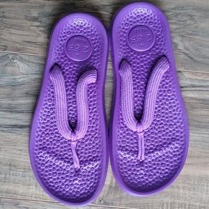 All Birds Flip Flops Slip on house slippers Size 7